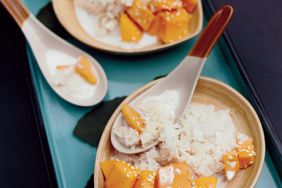 Sweet Sticky Rice with Mangoes and Sesame Seeds