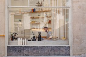 An exterior view of a window of a coffee shop in Lison