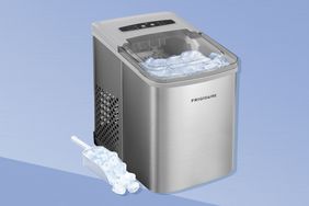 This Lightning Fast Ice Maker Churns Out Cubes Faster Than Shoppers Can Use Them